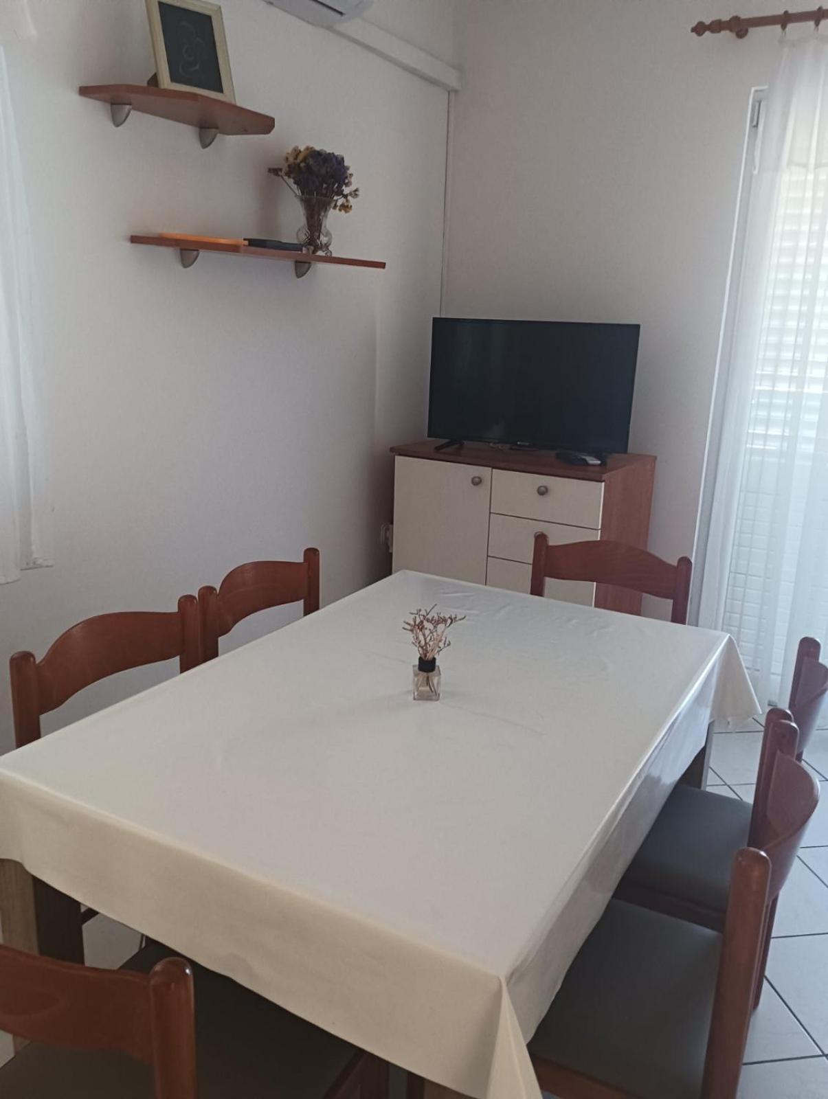 Apartmani Ana Vir Eksteriør bilde