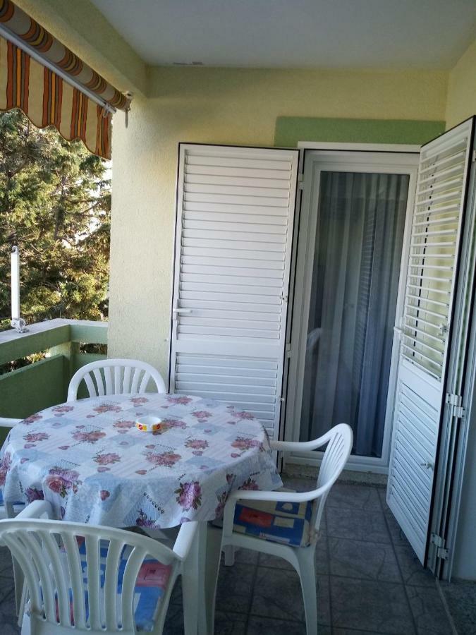 Apartmani Ana Vir Eksteriør bilde